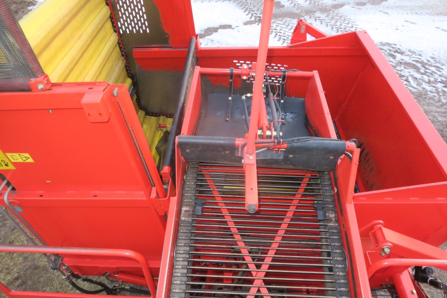 4991 Grimme 75-30 potato harvester