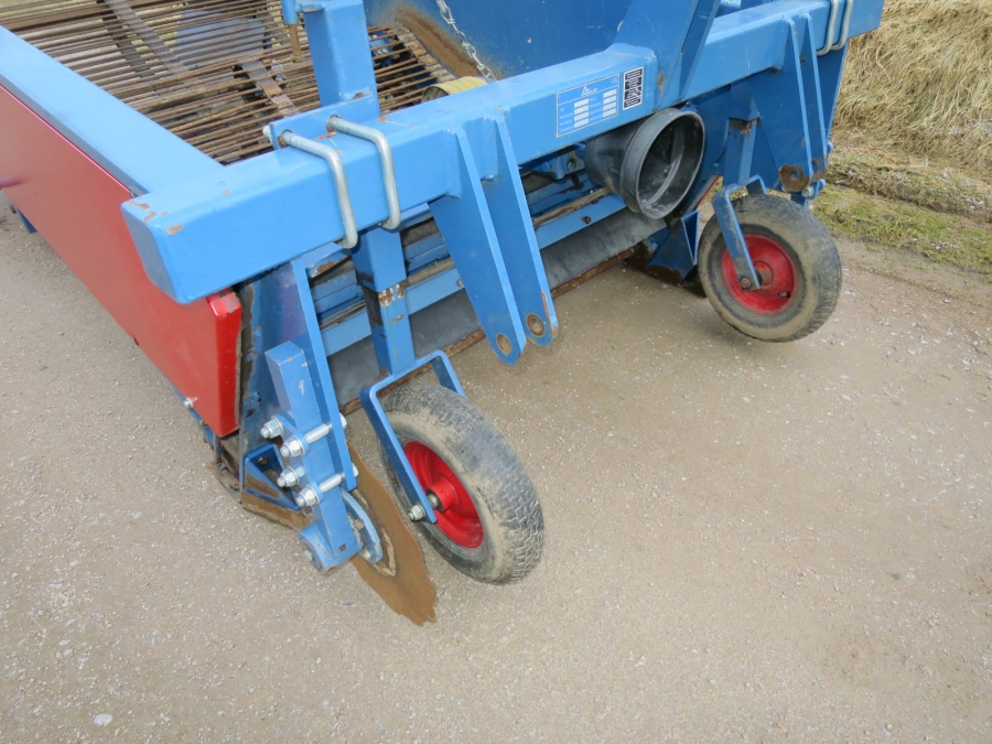5002 Asa-Lift onion windrower  WR 1350 mm web