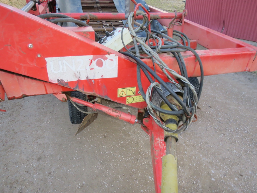 5008 Kverneland Underhaug 2200 onion loader harvester