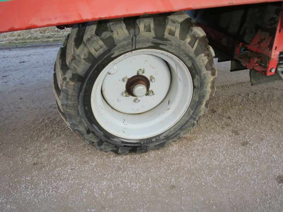 5008 Kverneland Underhaug 2200 onion loader harvester