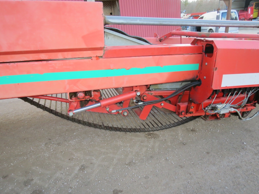 5008 Kverneland Underhaug 2200 onion loader harvester