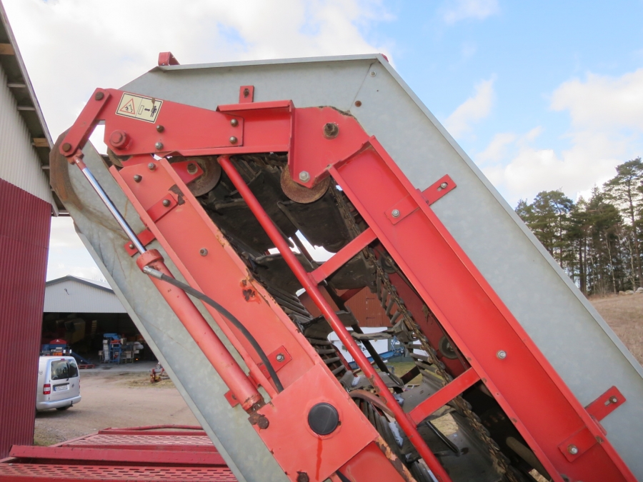 5008 Kverneland Underhaug 2200 onion loader harvester