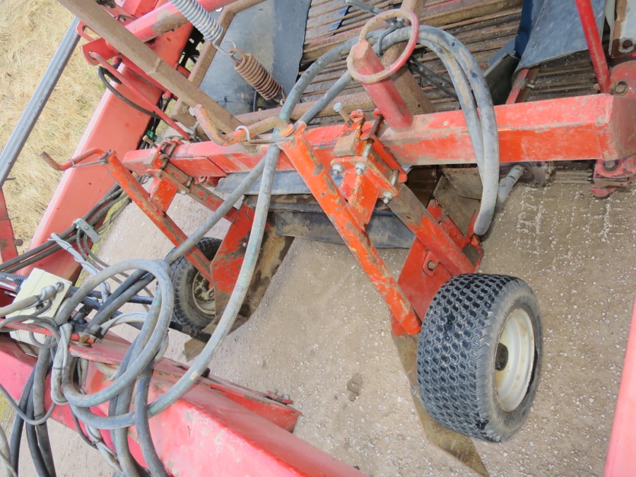 5008 Kverneland Underhaug 2200 onion loader harvester