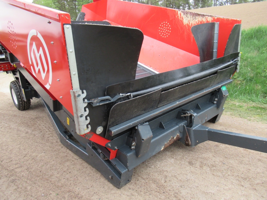 5028 Miedema MH200 receiving hopper