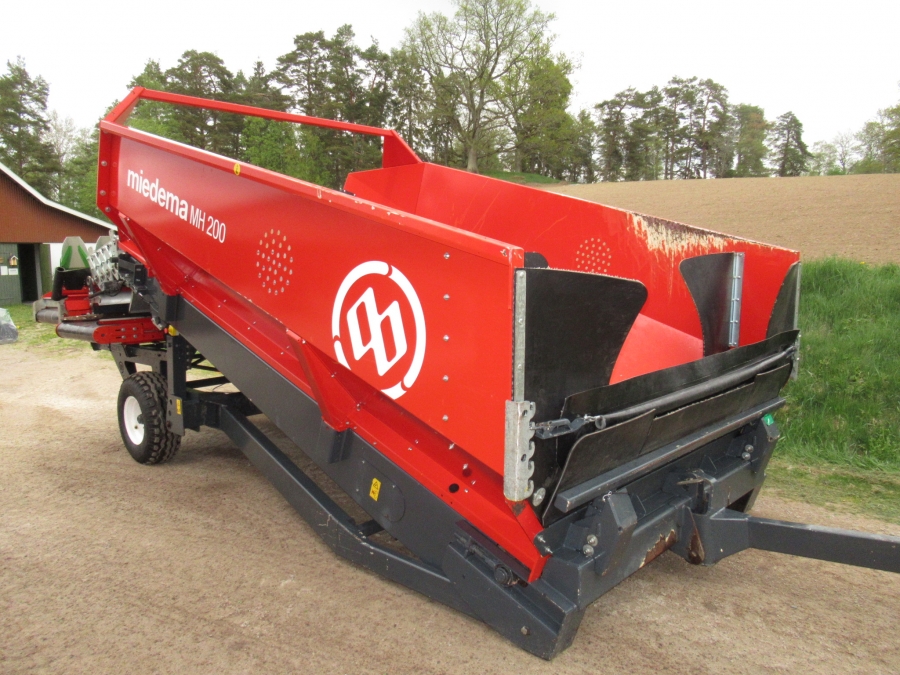 5028 Miedema MH200 receiving hopper
