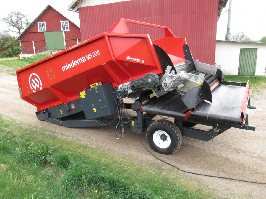 5028 Miedema MH200 receiving hopper