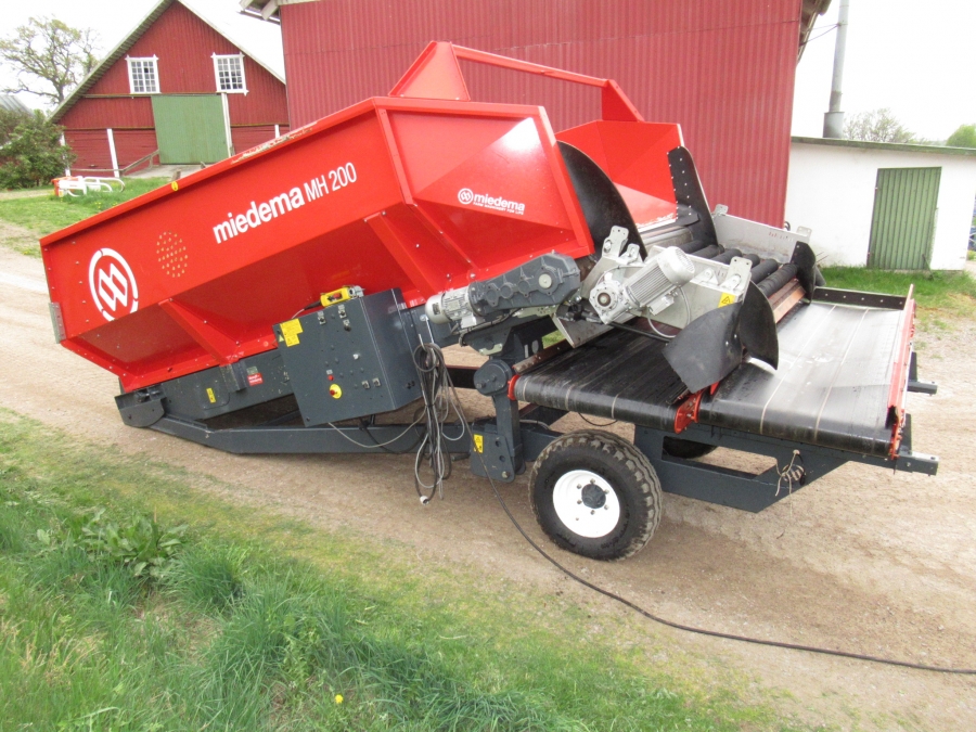 5028 Miedema MH200 receiving hopper