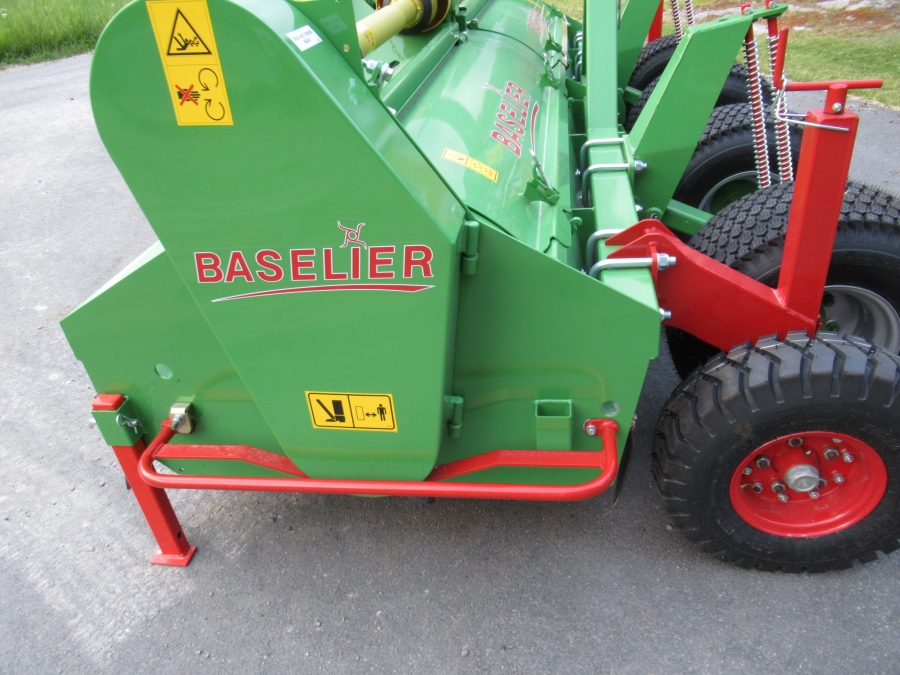 5046 Baselier haulm topper 4LKB320