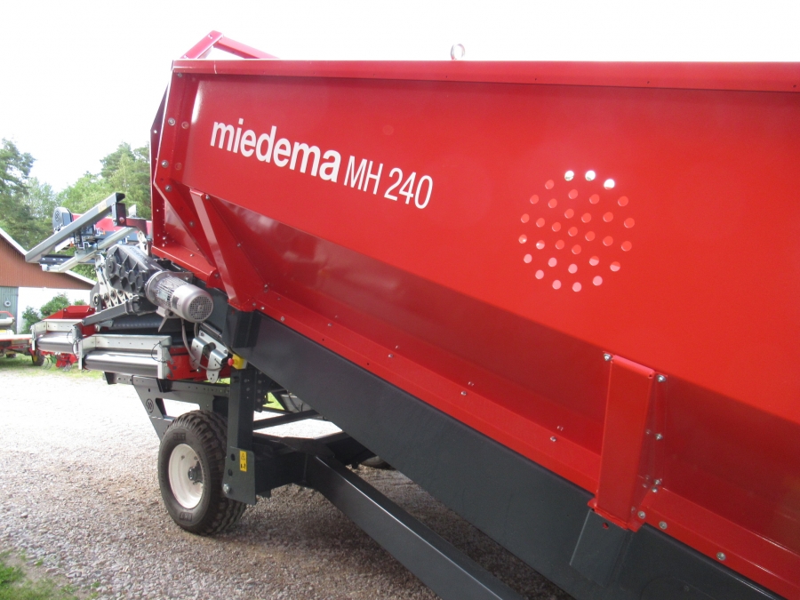 5049 Miedema MH240 receiving hopper