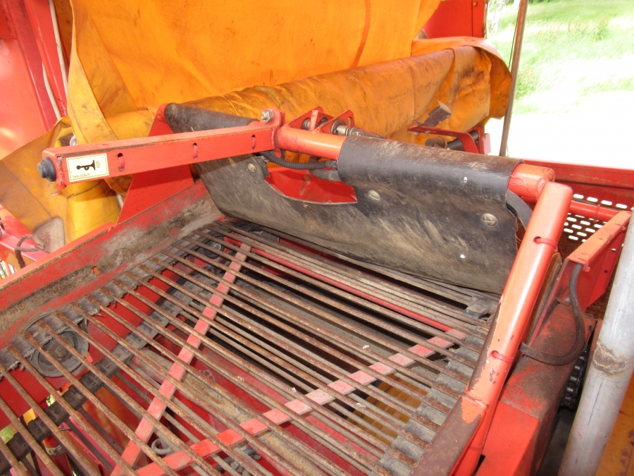 5051 Grimme SE75-40 potato harvester