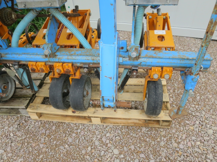 5054 Schmotzer KRH ridging hoe with fertilizer