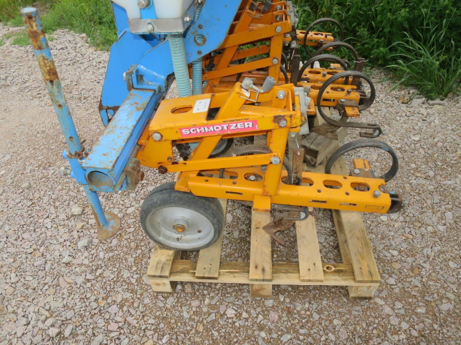 5054 Schmotzer KRH ridging hoe with fertilizer