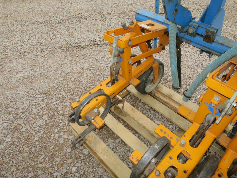 5054 Schmotzer KRH ridging hoe with fertilizer