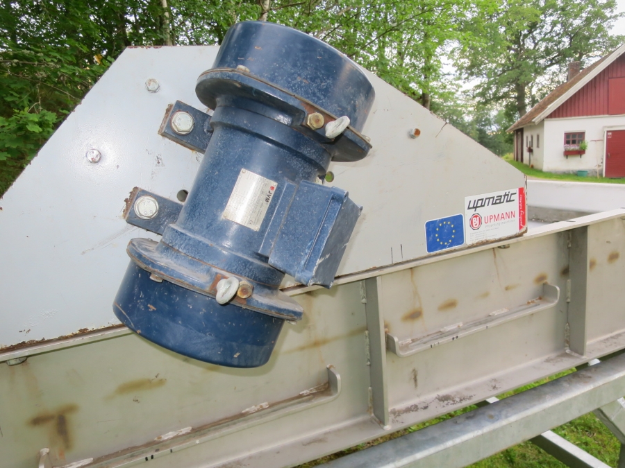 5058 Upmatic small pieces grader or vibratory feeder