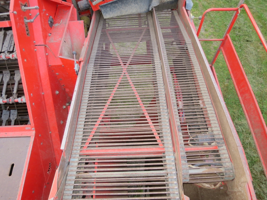 5067 Grimme SE75-40 potato harvester