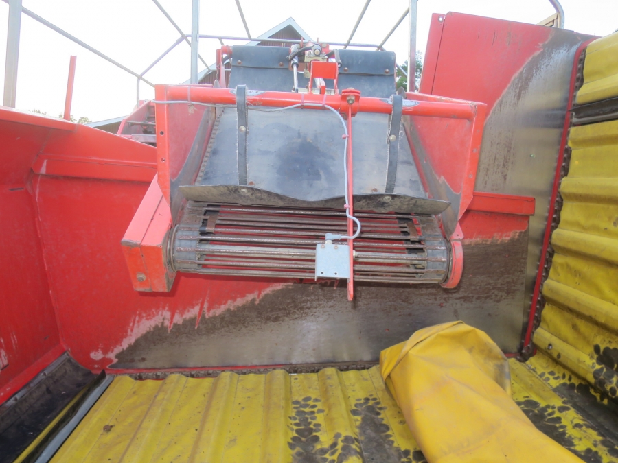 5067 Grimme SE75-40 potato harvester
