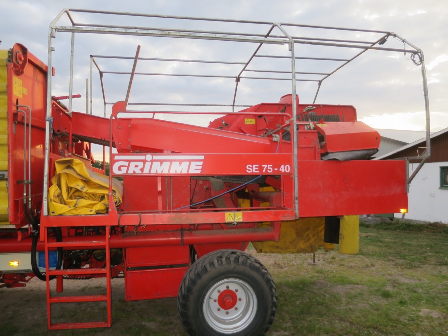 5067 Grimme SE75-40 potato harvester