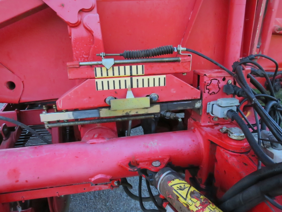 5092 Grimme SE75-40 potato harvester