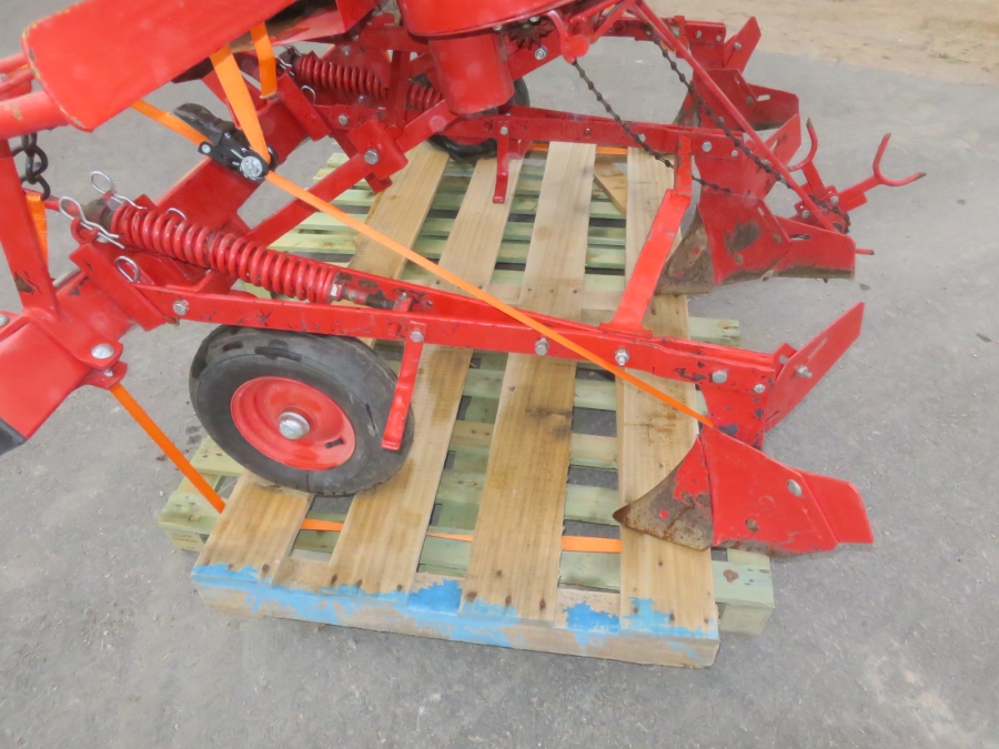 5102 Underhaug manual potato planter 2 row