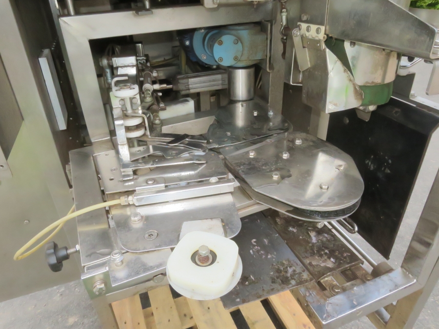 5105 Newtec PEB40G carrot bagger