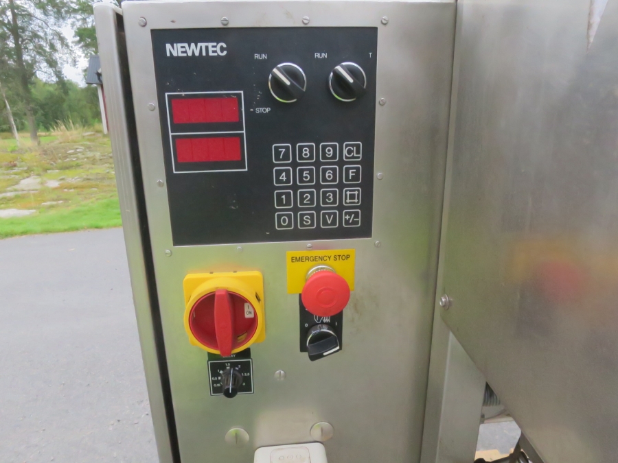 5105 Newtec PEB40G carrot bagger