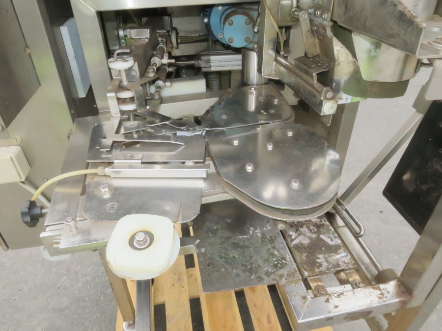 5105 Newtec PEB40G carrot bagger