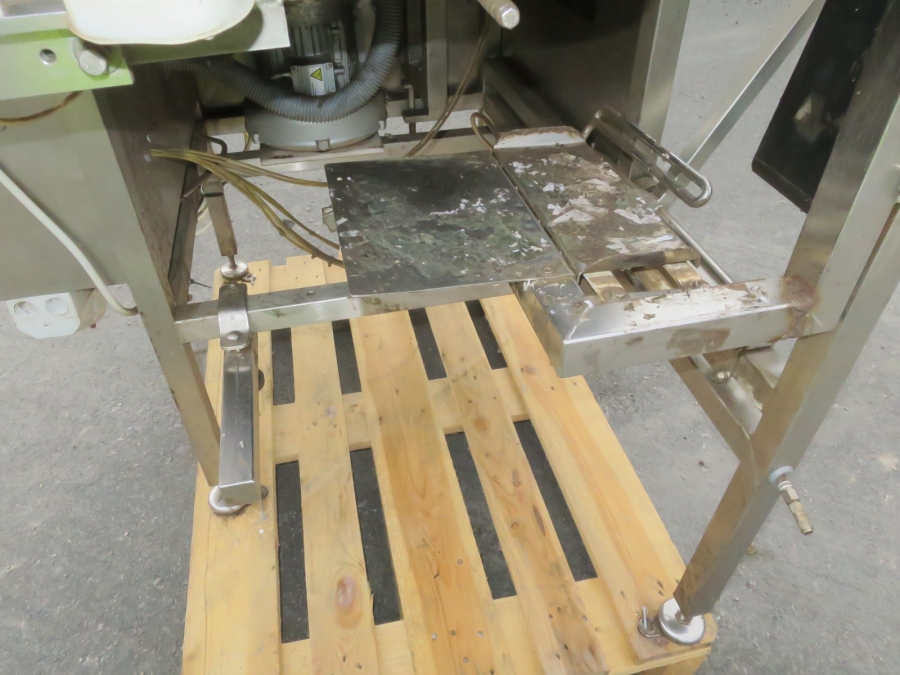 5105 Newtec PEB40G carrot bagger
