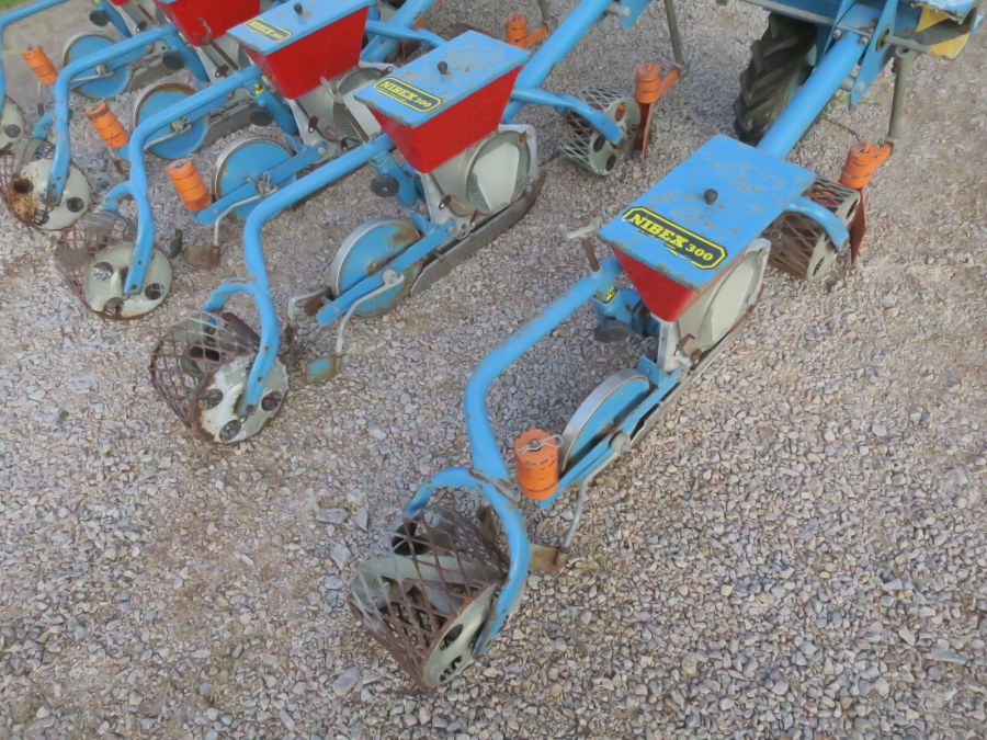 5109 Nibex 300 precision seeder 5 row