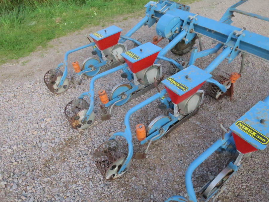 5109 Nibex 300 precision seeder 5 row