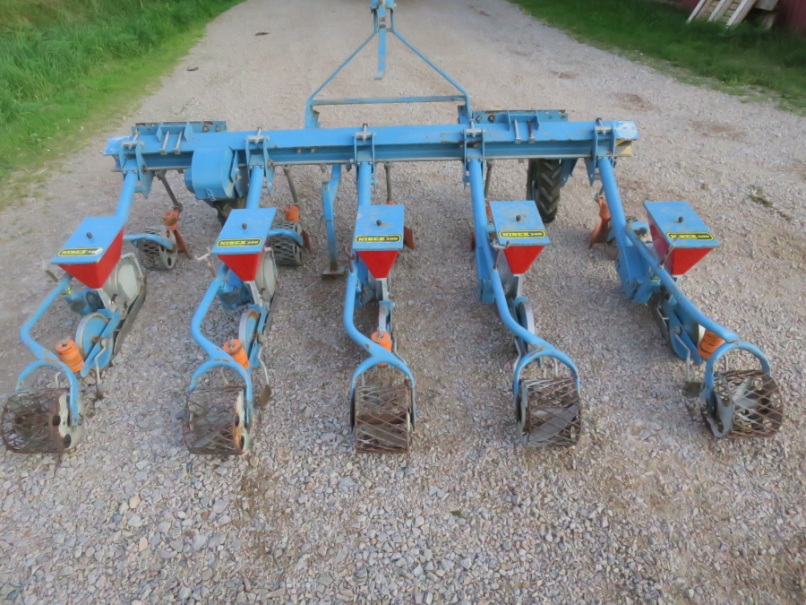 5109 Nibex 300 precision seeder 5 row