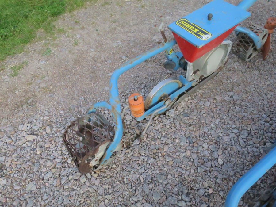 5109 Nibex 300 precision seeder 5 row