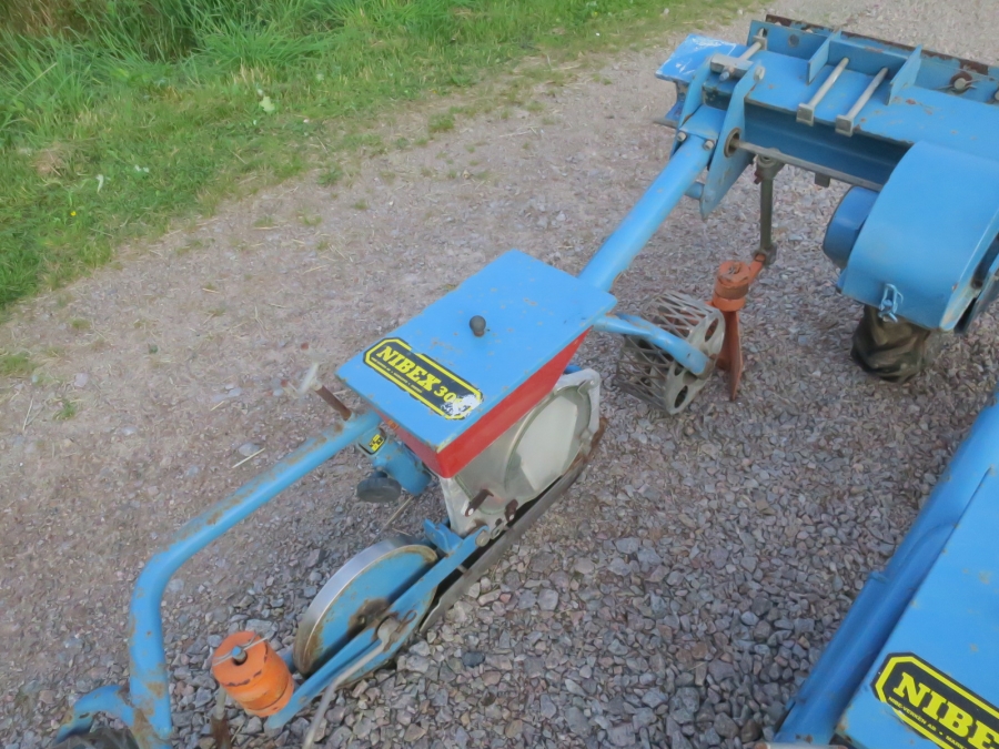 5109 Nibex 300 precision seeder 5 row