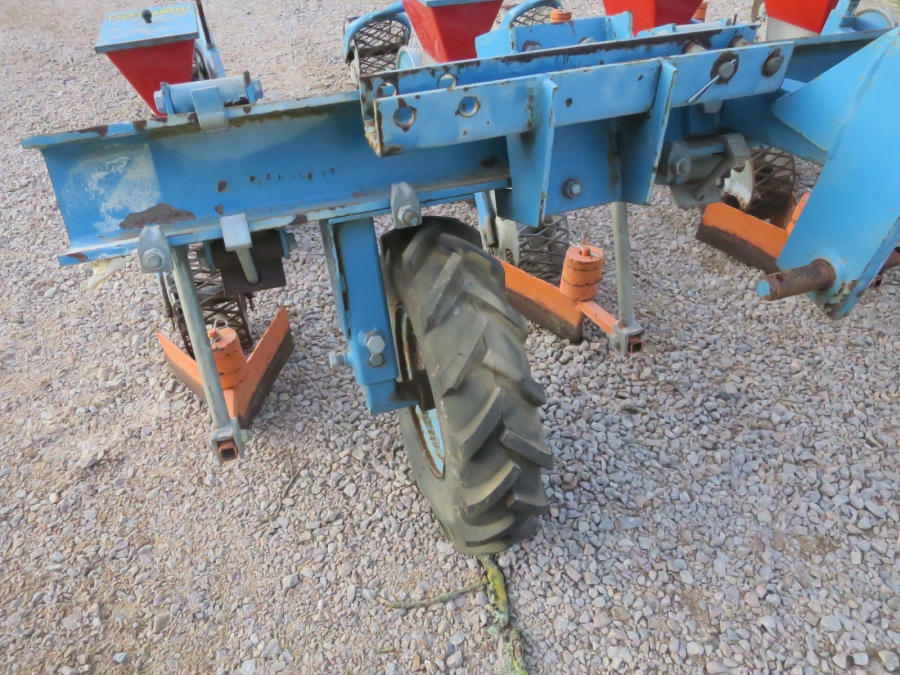5109 Nibex 300 precision seeder 5 row