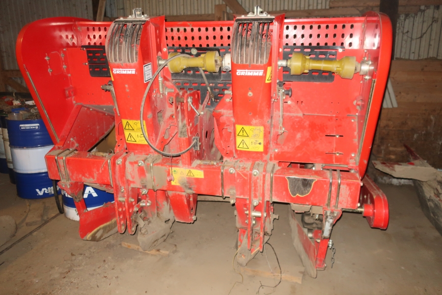 5136 Grimme GL32B potato planter 2 row
