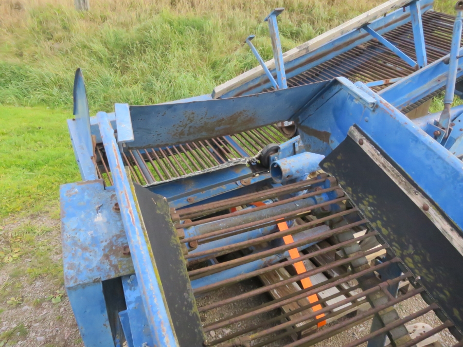 5138 Asa-Lift onion loader with elevator
