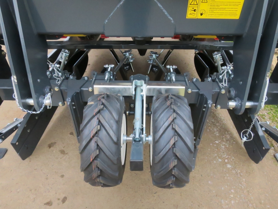 5163 Miedema Structural MS2000 potato planter