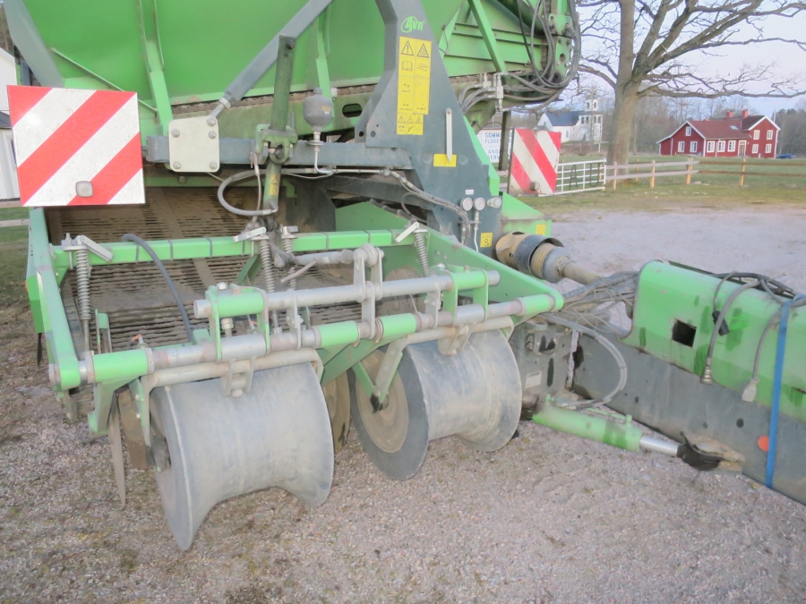 5164 AVR Spirit 8200 potato harvester