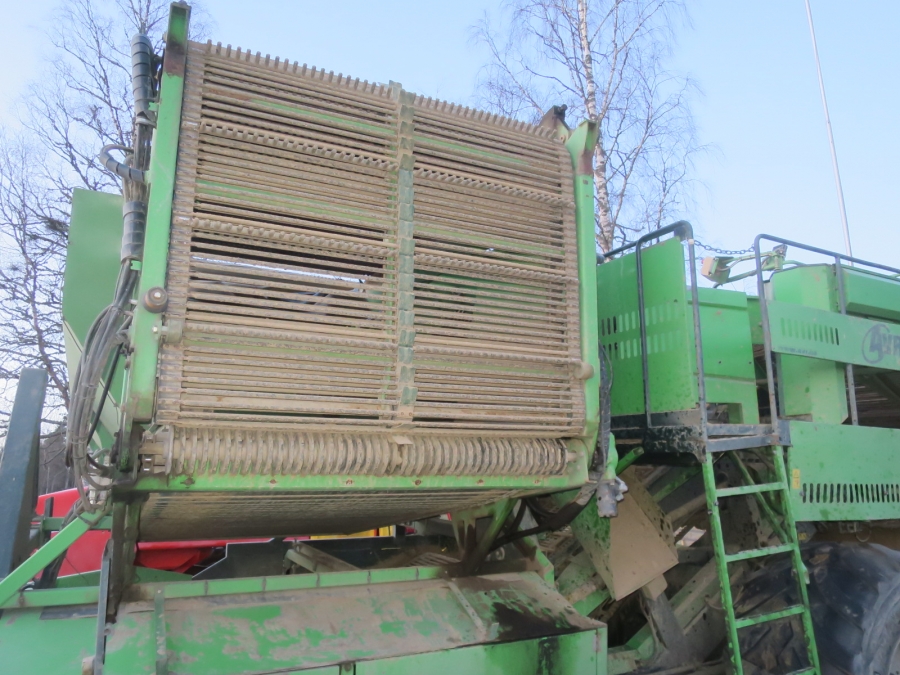 5164 AVR Spirit 8200 potato harvester