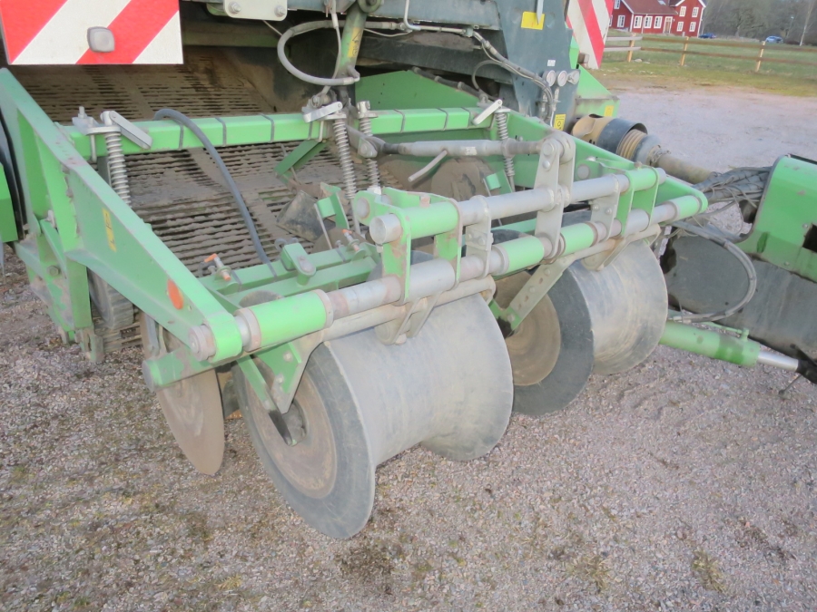5164 AVR Spirit 8200 potato harvester
