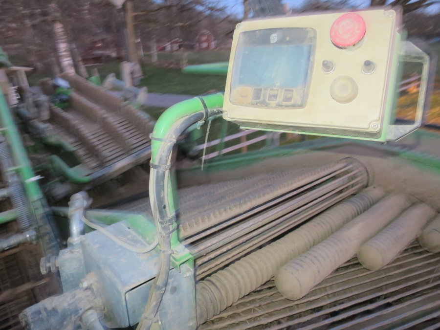 5164 AVR Spirit 8200 potato harvester