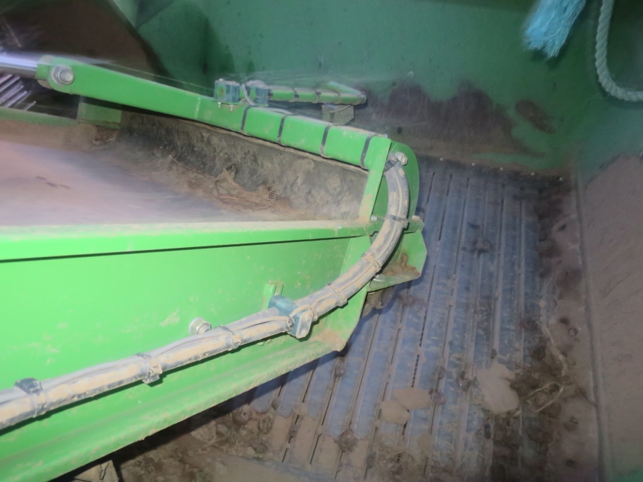 5164 AVR Spirit 8200 potato harvester