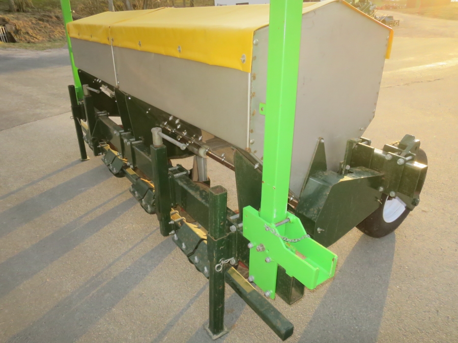 5185 Miedema front fertilizer unit 4 rows