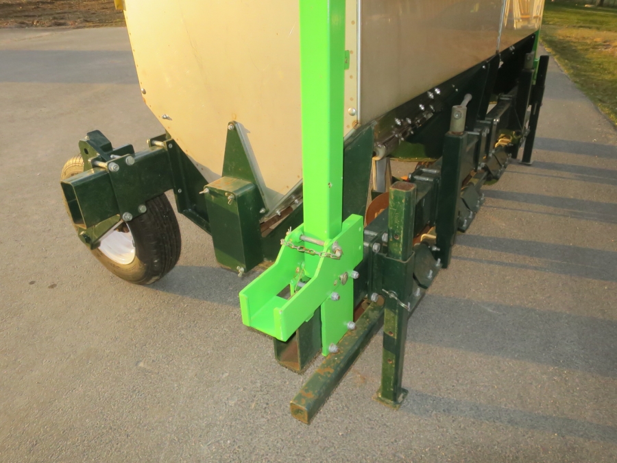 5185 Miedema front fertilizer unit 4 rows