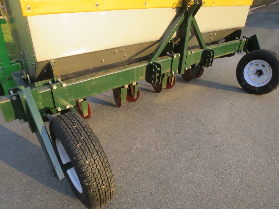 5185 Miedema front fertilizer unit 4 rows