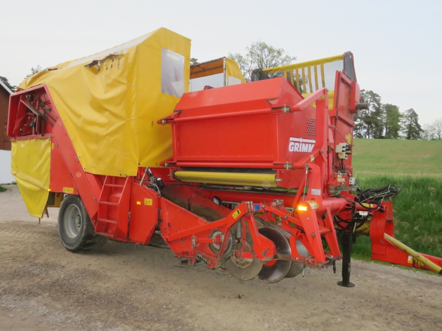 5208 Grimme SE75-30 potato harvester