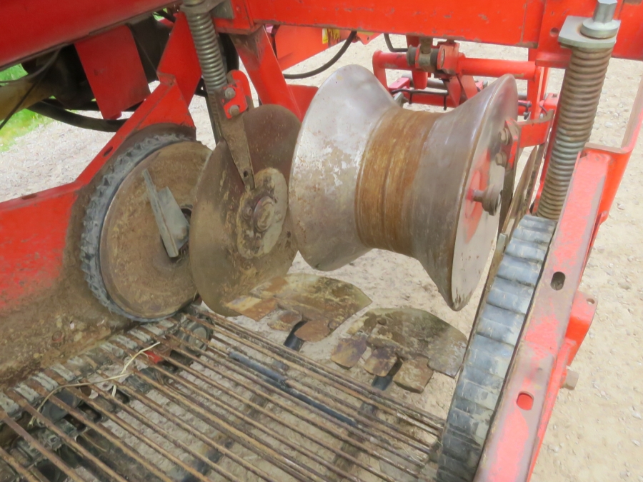 5208 Grimme SE75-30 potato harvester