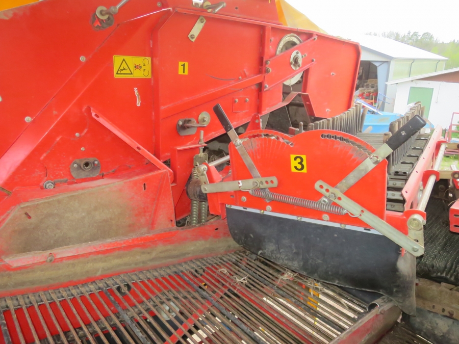 5208 Grimme SE75-30 potato harvester