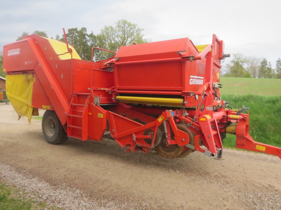 5209 Grimme SE 75-30 potato harvester