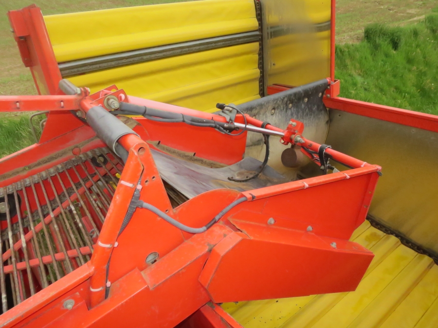 5209 Grimme SE 75-30 potato harvester