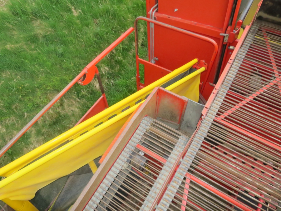 5209 Grimme SE 75-30 potato harvester